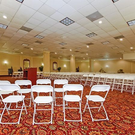 Quality Inn And Suites Conference Center Richmond Ngoại thất bức ảnh