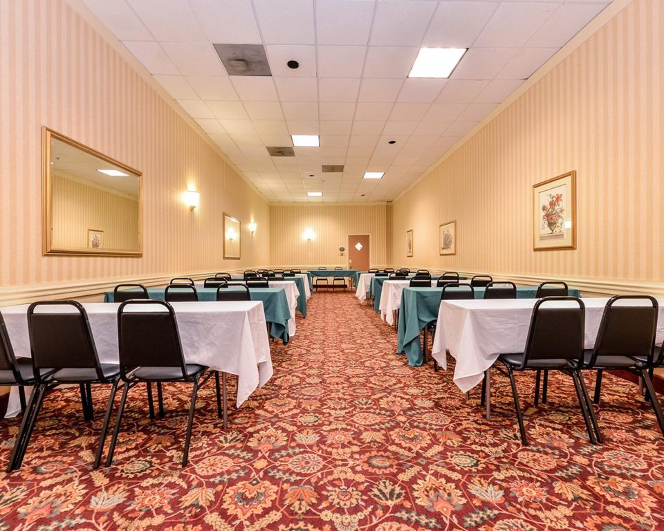 Quality Inn And Suites Conference Center Richmond Ngoại thất bức ảnh