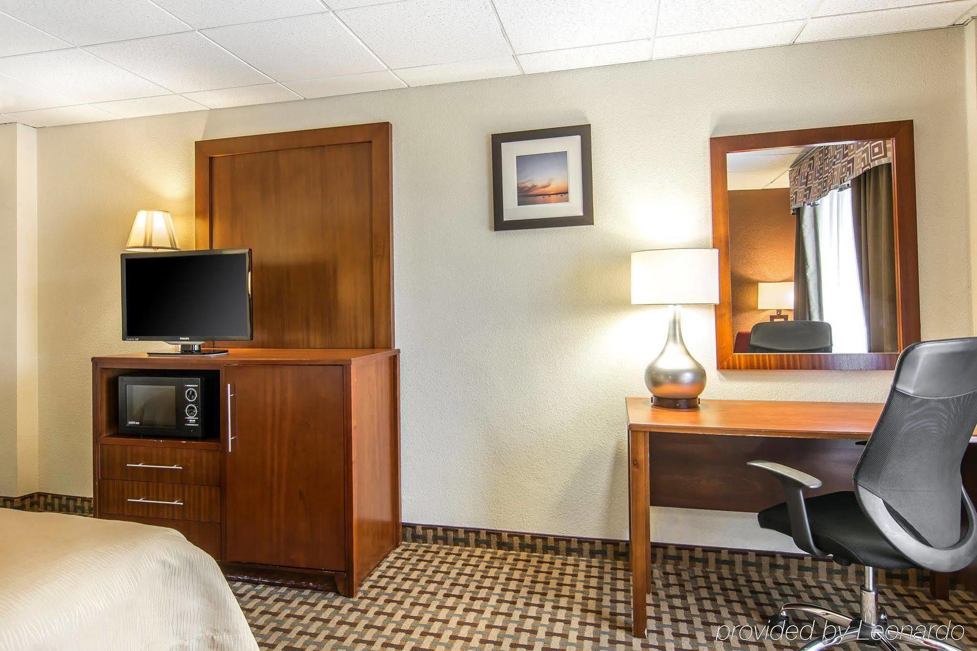 Quality Inn And Suites Conference Center Richmond Ngoại thất bức ảnh